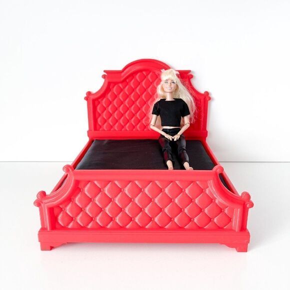 Red 1:6 Scale Tufted Chesterfield Bed for Barbie Integrity 12" Fashion Doll - Picture 4 of 6